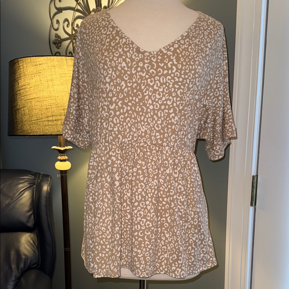 JODIFL Beige Leopard Print Blouse
